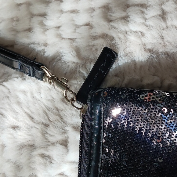 Black sequined wristlet/clutch - Picture 3 of 4